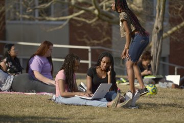 Campus Scenic Students on lawn studying 20160309 dsc2601