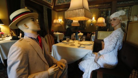Virginia Restaurant - Mannequins 02