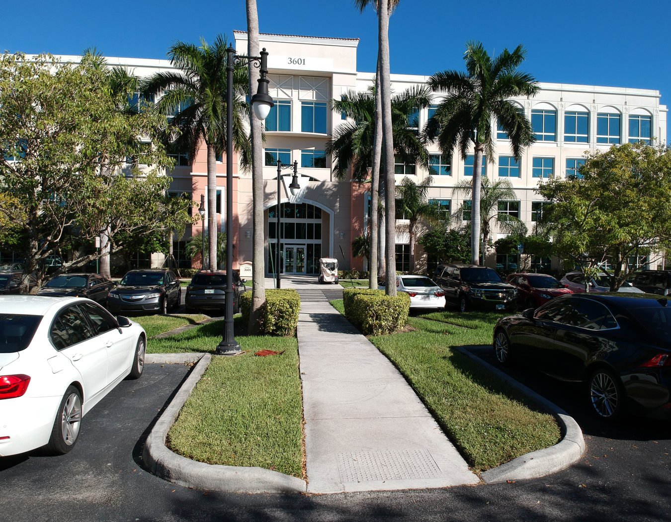 Exterior of Utica University's St. Petersburg Campus