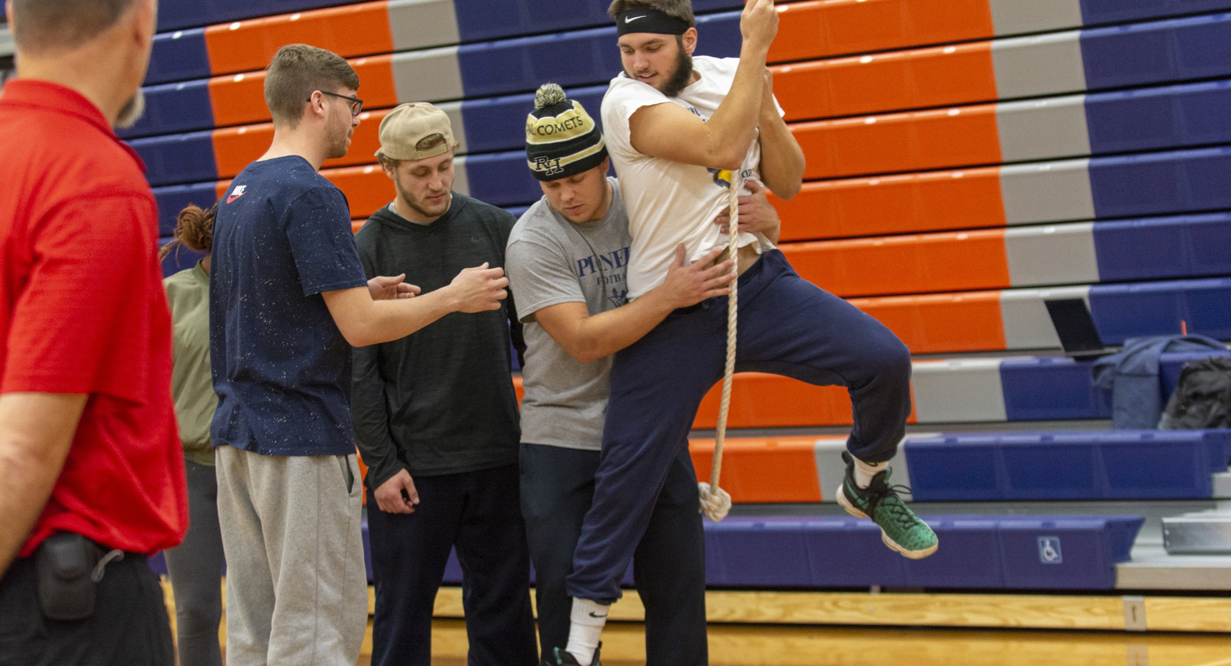 Timothy Abraham - WellnessAdventure - guys on ropes 201810_0078