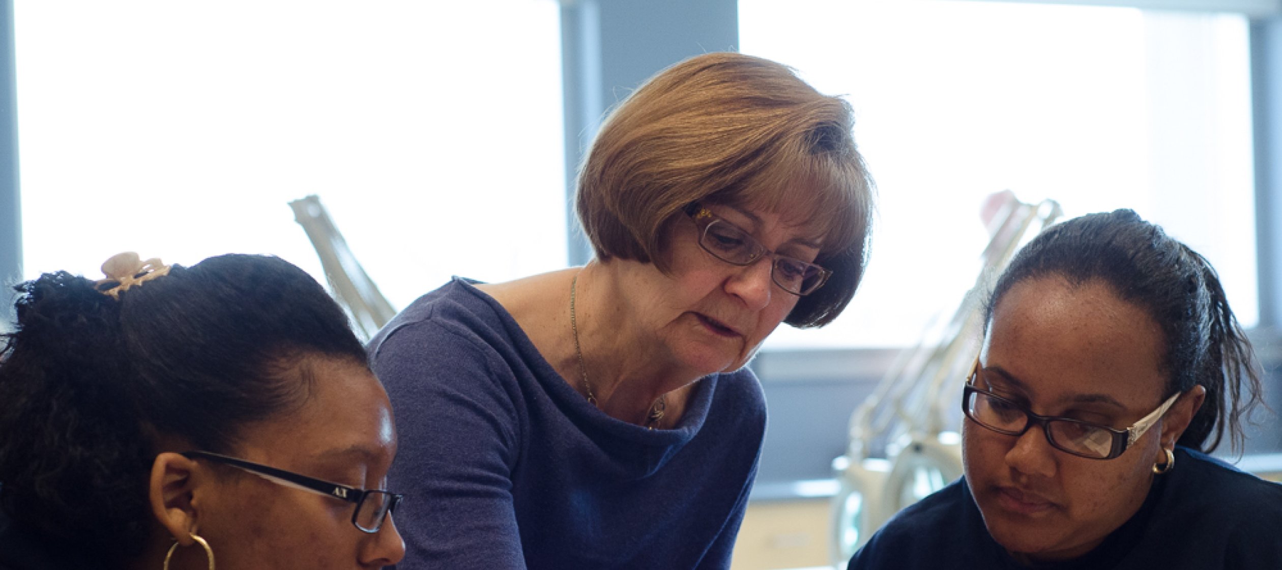 Lindarae Bauer mentoring students