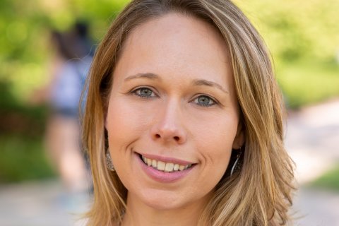 Wendy Moore headshot cropped horizontal.