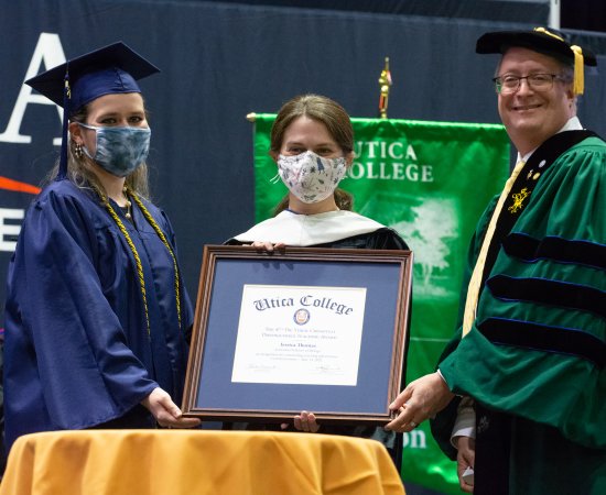 Jessica Thomas receives Crisafulli Award at 2021 Commencement