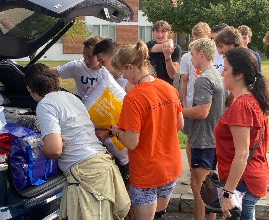 Returning Utica students help new students and families unload their cars at Move-In Day 2022.