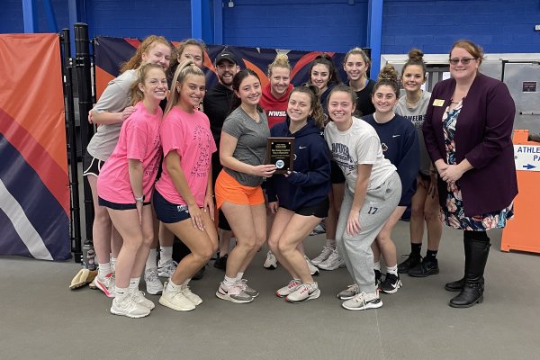 Safe Trax Program Director Jennifer Jones presents the “Team/Organization with Most Yardage” award to Utica’s Women’s Lacrosse team.