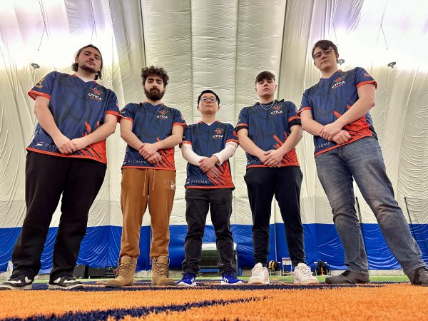 Members of the 2023 Esports Finals Team stands with arms resting in front.