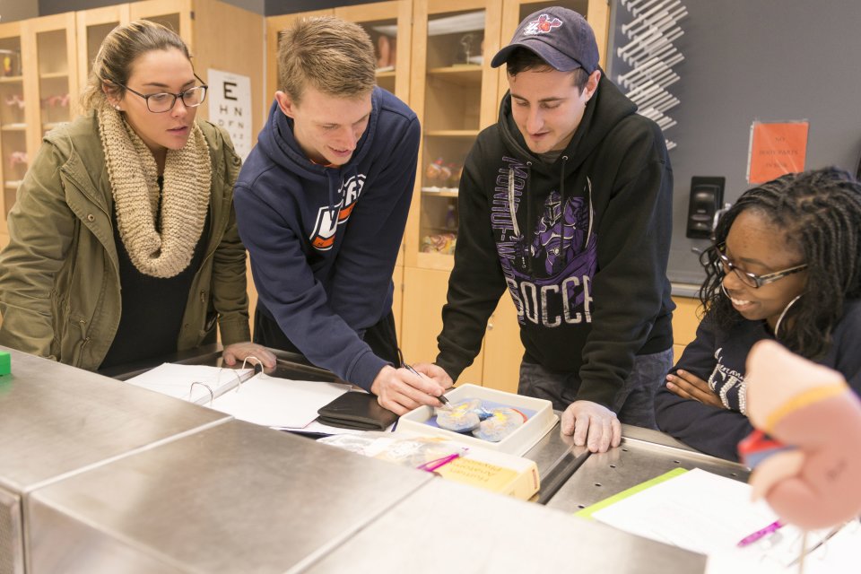 Lindarae Bauer Biology Lab Students 092