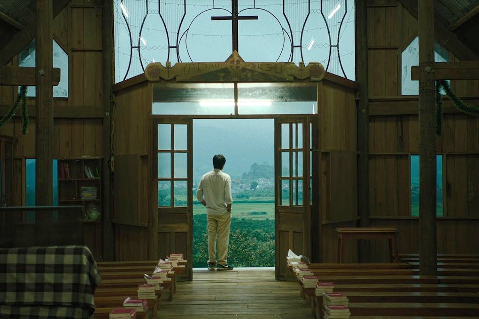 Film: Inside the Yellow Cocoon Shell 